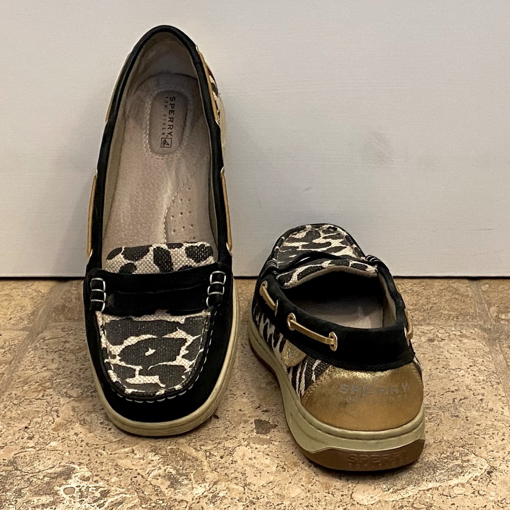 Sperry shoes size 9 worn maybe three times.